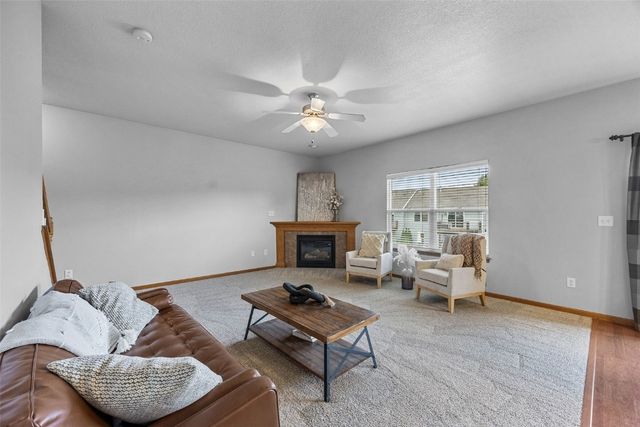 1490 Vandello Cir, North Liberty, IA 52317