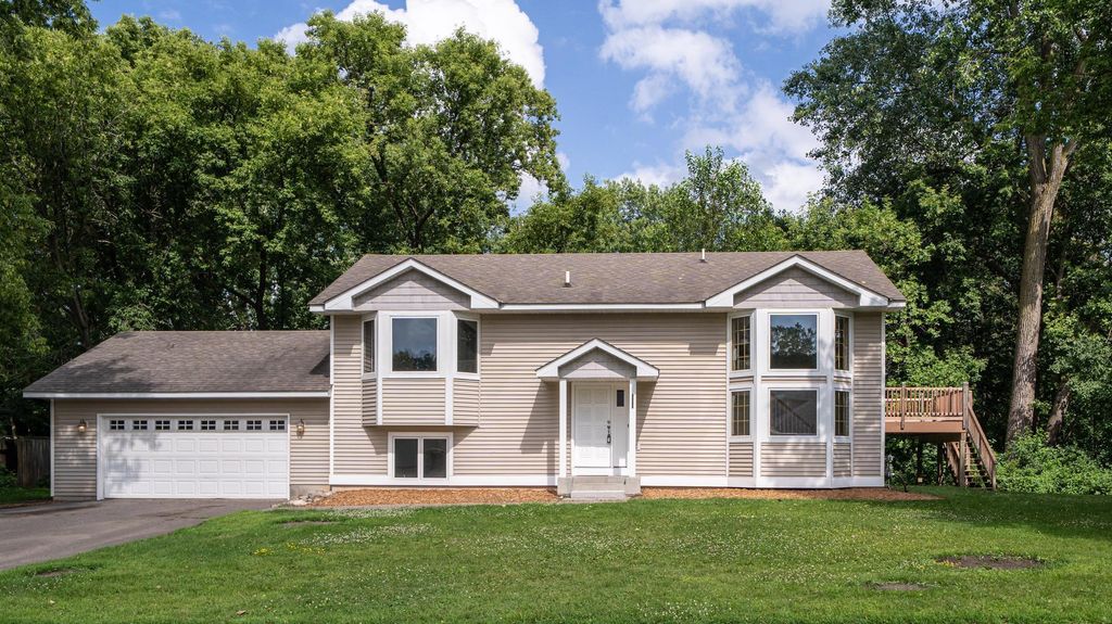 2570 Sylvan Street, Little Canada, MN 55117