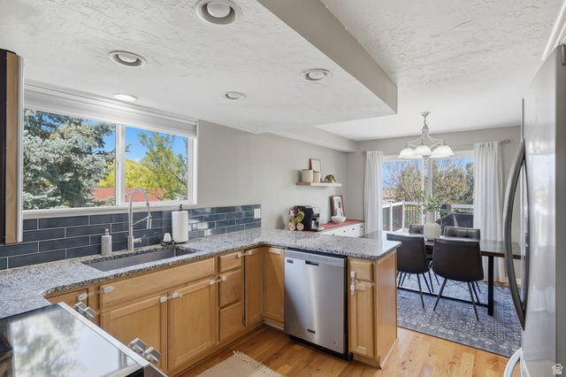 8377 S MEADOW GREEN WAY, West Jordan, UT 84088