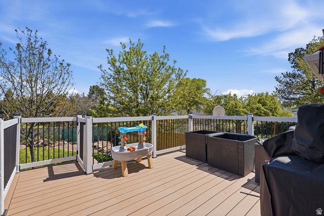 8377 S MEADOW GREEN WAY, West Jordan, UT 84088