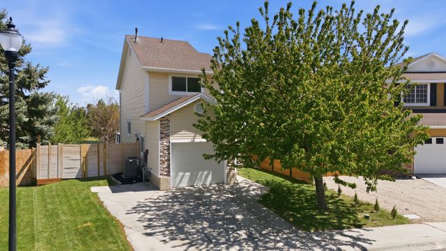 8377 S MEADOW GREEN WAY, West Jordan, UT 84088