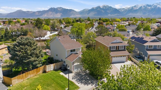 8377 S MEADOW GREEN WAY, West Jordan, UT 84088