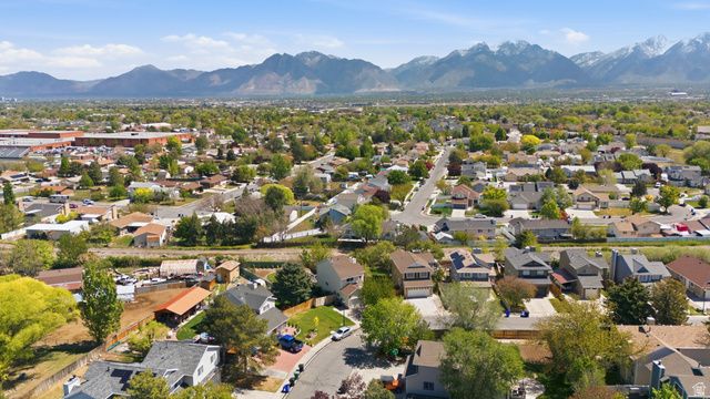 8377 S MEADOW GREEN WAY, West Jordan, UT 84088