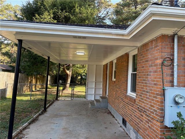 1990 S Columbia Place, Decatur, GA 30032