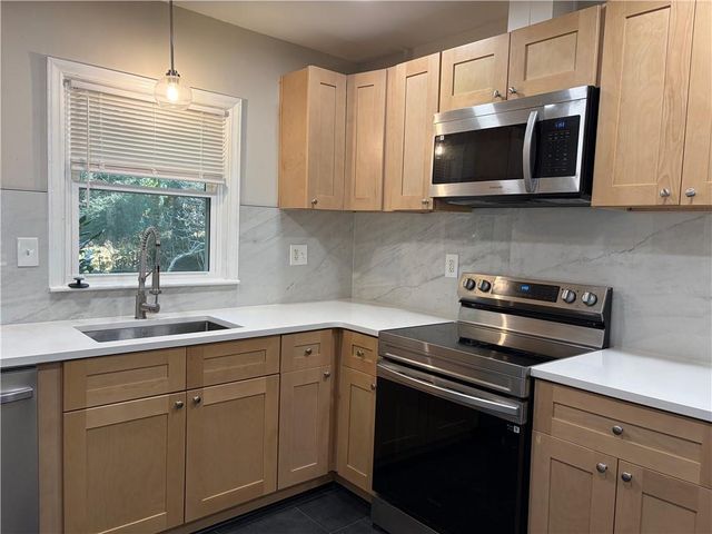 1990 S Columbia Place, Decatur, GA 30032