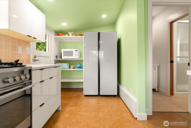 908 N 102nd, Seattle, WA 98133