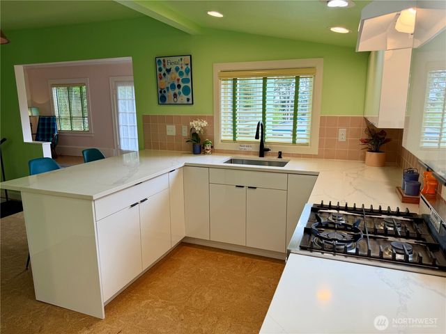 908 N 102nd, Seattle, WA 98133
