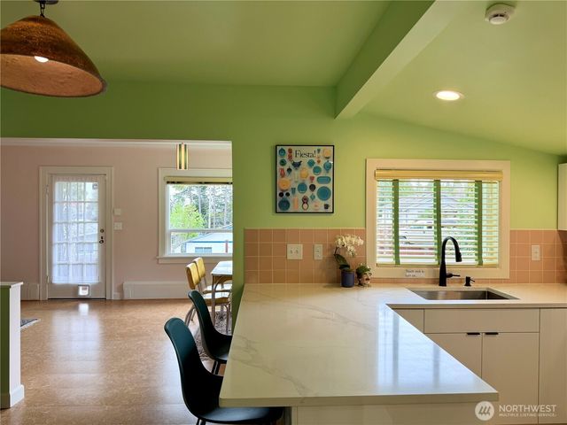 908 N 102nd, Seattle, WA 98133