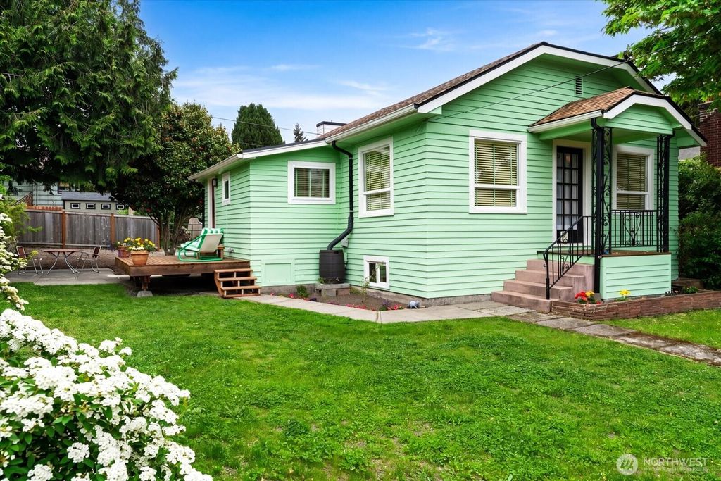 908 N 102nd, Seattle, WA 98133