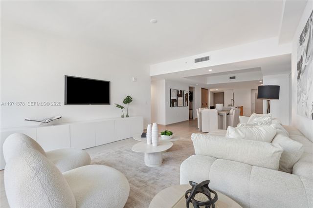 10281 W Bay Harbor Dr 203, Bay Harbor Islands, FL 33154