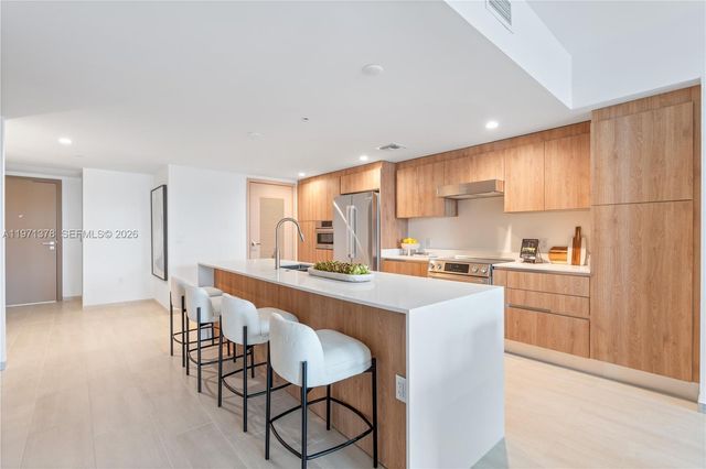 10281 W Bay Harbor Dr 203, Bay Harbor Islands, FL 33154