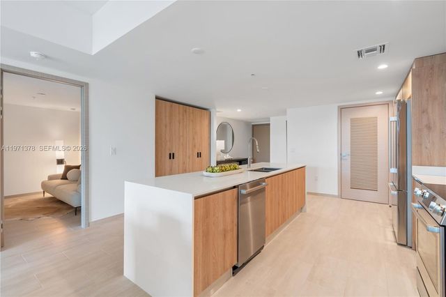 10281 W Bay Harbor Dr 203, Bay Harbor Islands, FL 33154