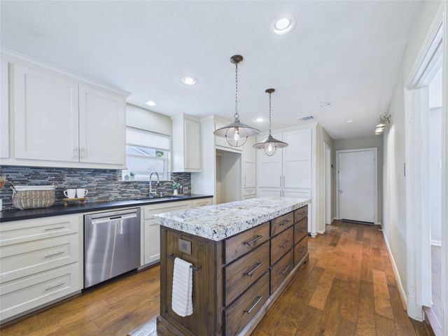 1010 Baronridge Drive, Seabrook, TX 77586