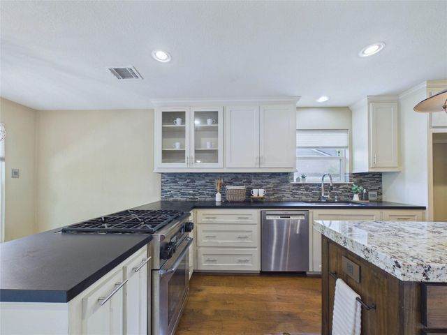 1010 Baronridge Drive, Seabrook, TX 77586