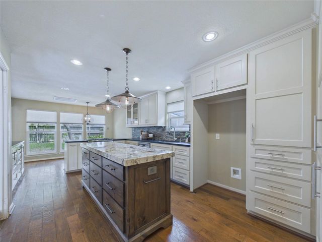 1010 Baronridge Drive, Seabrook, TX 77586
