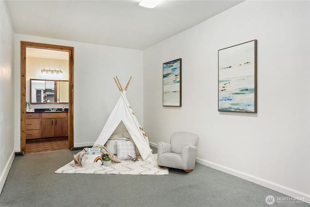 24705 SE 31st Place, Sammamish, WA 98075