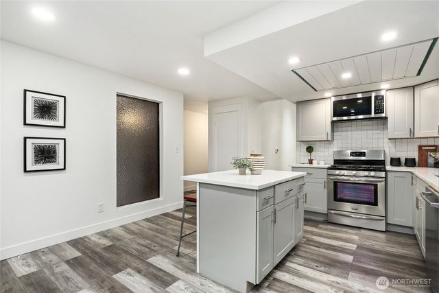 24705 SE 31st Place, Sammamish, WA 98075