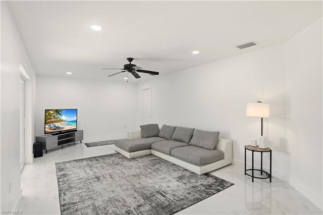 6055 Macbeth LN, Fort Myers, FL 33908