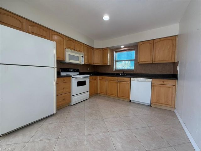 224 SE 3rd TER, Cape Coral, FL 33990