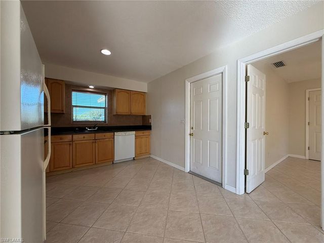 224 SE 3rd TER, Cape Coral, FL 33990