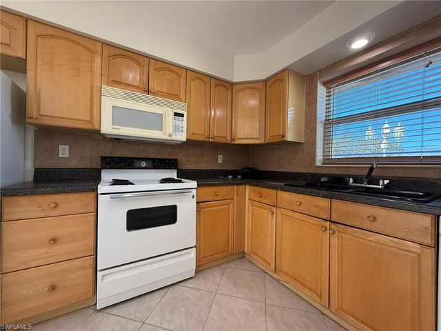 224 SE 3rd TER, Cape Coral, FL 33990