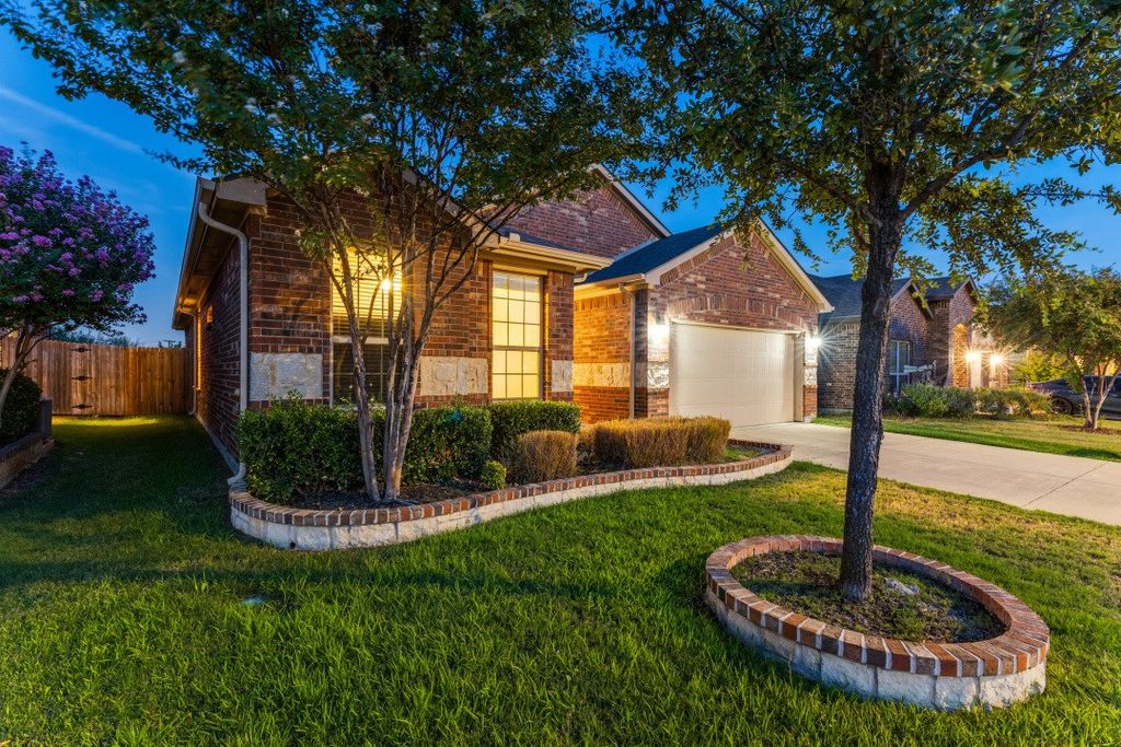 10808 Ersebrook Court, Fort Worth, TX 76052 — exterior