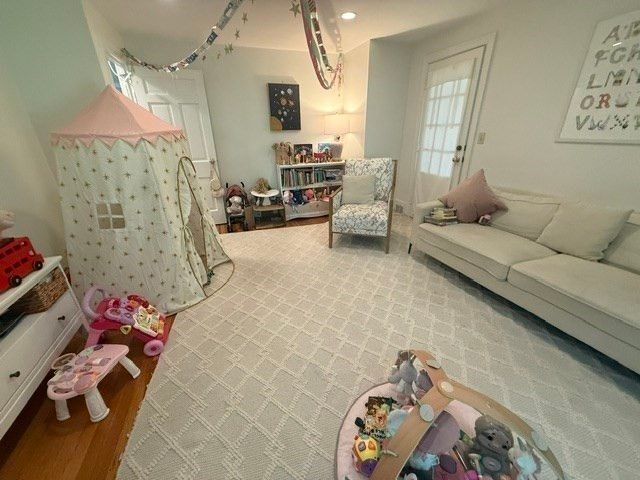 124 Pilgrim Rd, Wellesley, MA 02481