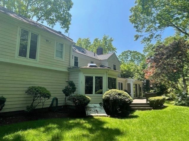 124 Pilgrim Rd, Wellesley, MA 02481
