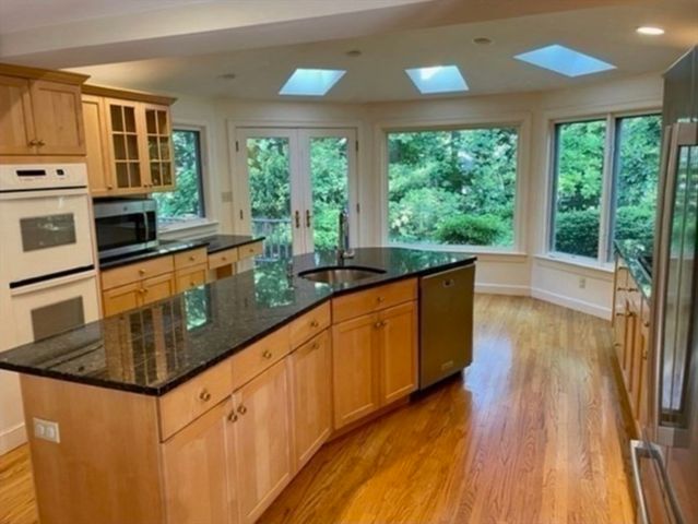 124 Pilgrim Rd, Wellesley, MA 02481