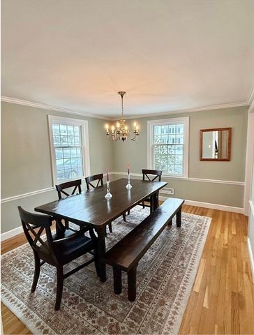 124 Pilgrim Rd, Wellesley, MA 02481