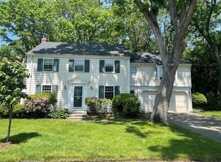 124 Pilgrim Rd, Wellesley, MA 02481