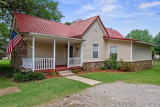 908 N Jefferson Avenue, Wagoner, OK 74467