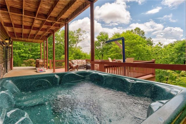 273 Oakawana Trail, Blue Ridge, GA 30513