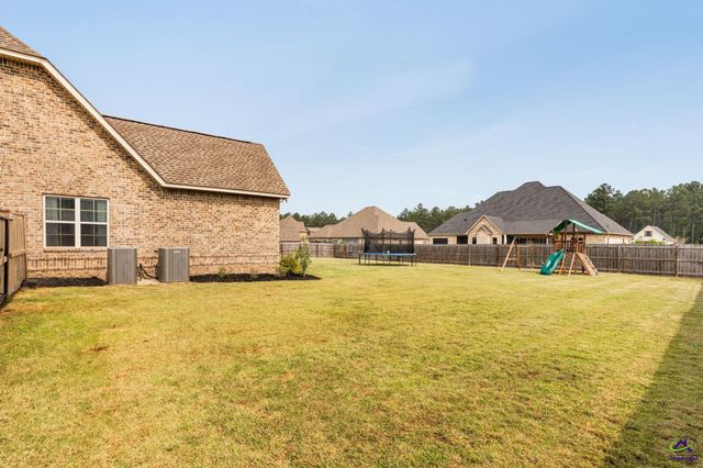 315 Woodlands Boulevard, Kathleen, GA 31047
