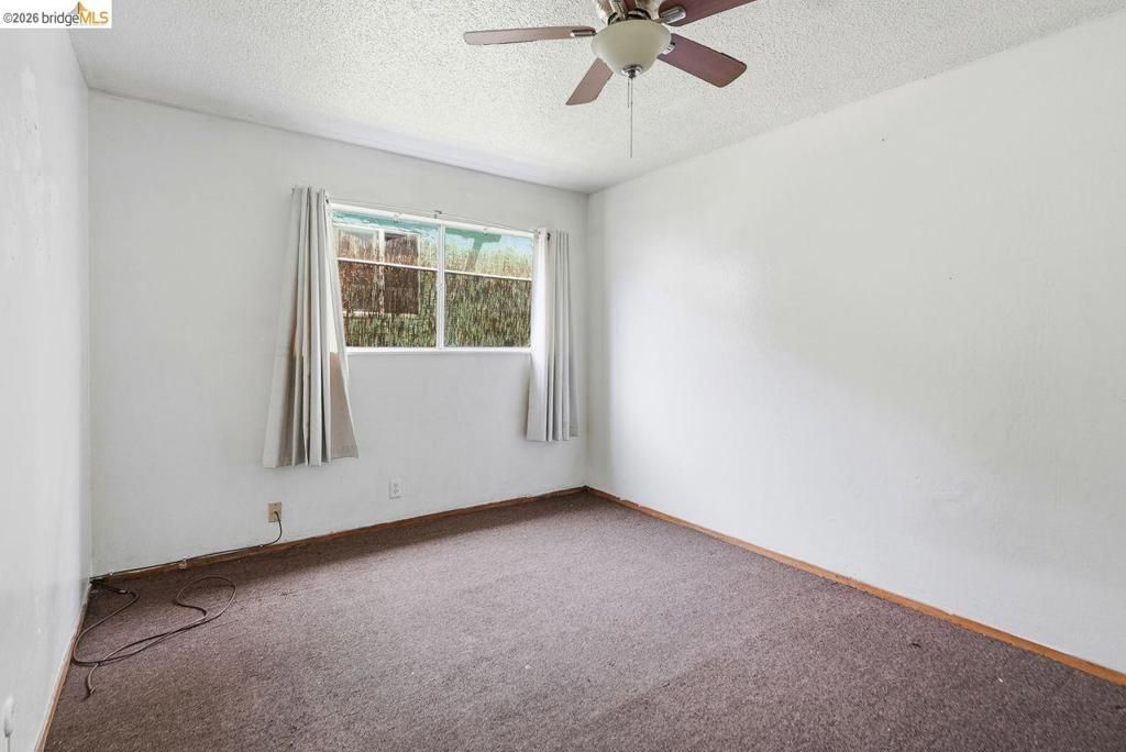 Image 10 of property listing at 933 41St St, Oakland, CA 94608