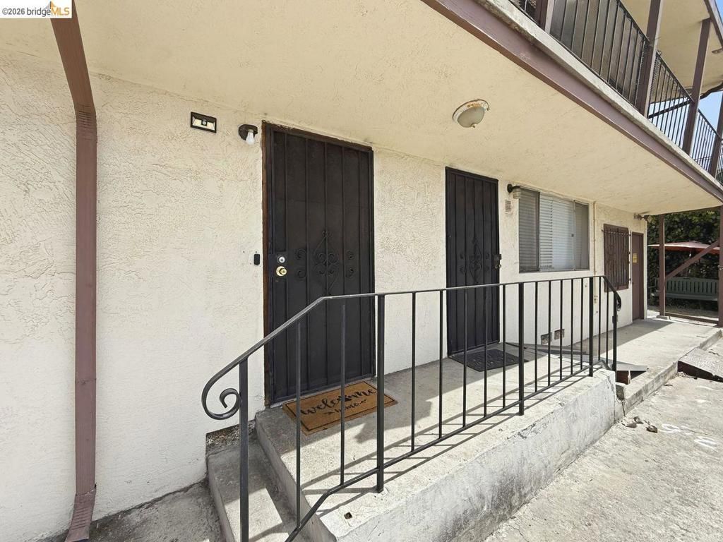 Image 16 of property listing at 933 41St St, Oakland, CA 94608