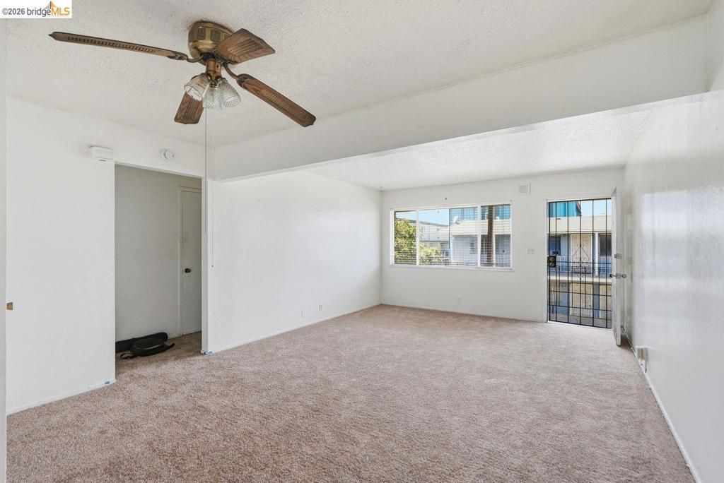 Image 21 of property listing at 933 41St St, Oakland, CA 94608