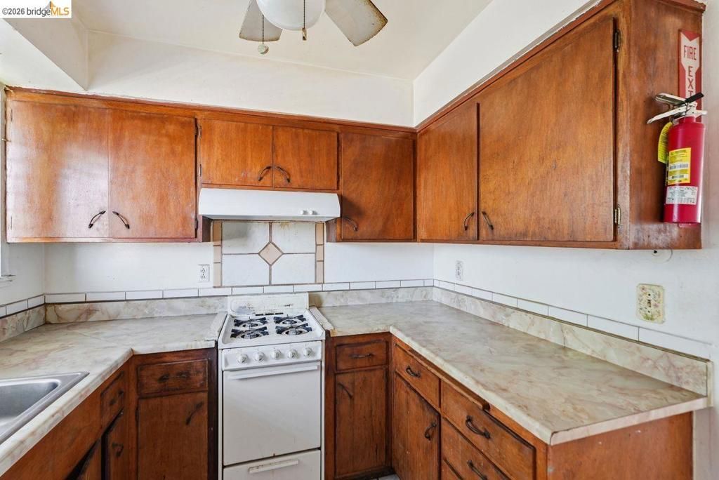 Image 23 of property listing at 933 41St St, Oakland, CA 94608