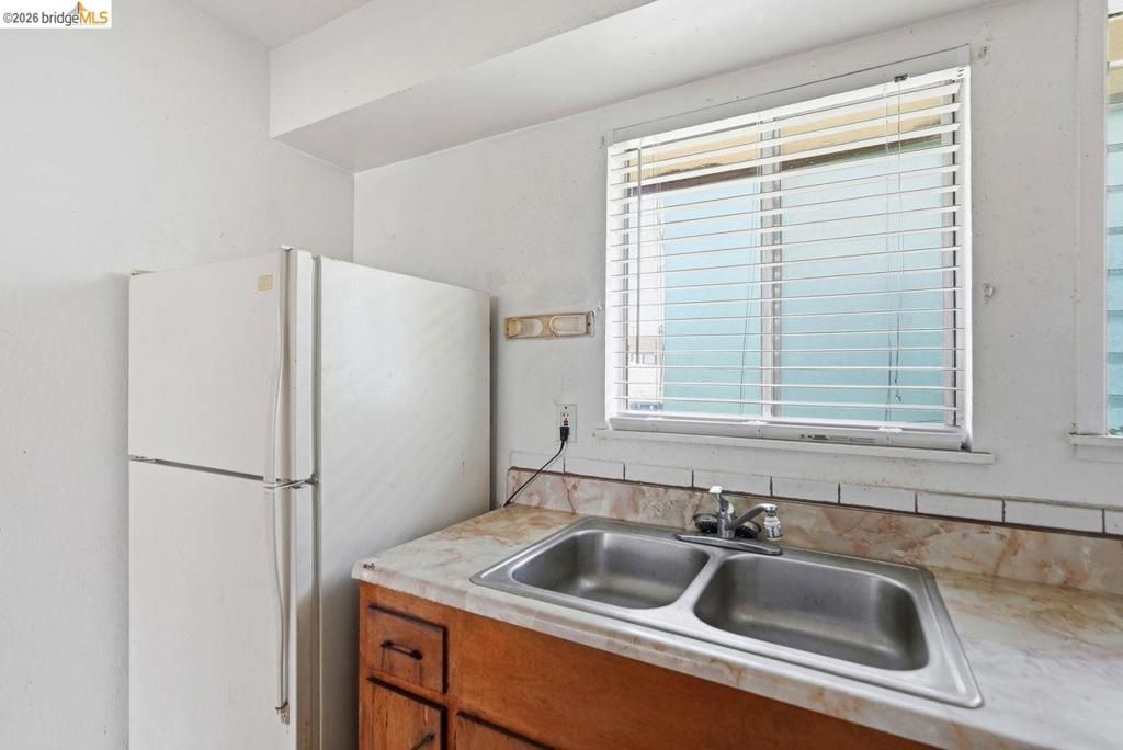 Image 24 of property listing at 933 41St St, Oakland, CA 94608