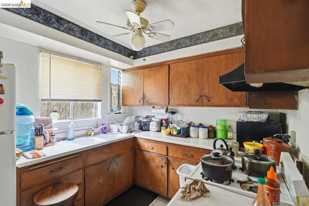 Image 30 of property listing at 933 41St St, Oakland, CA 94608
