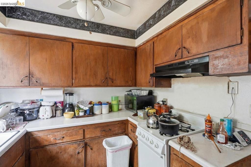Image 31 of property listing at 933 41St St, Oakland, CA 94608
