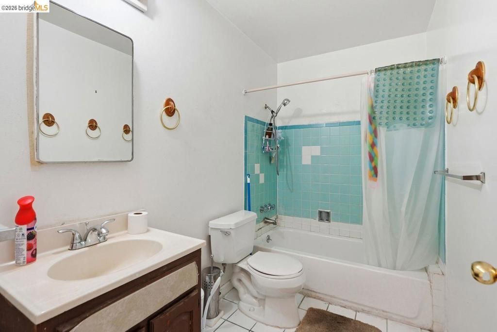 Image 48 of property listing at 933 41St St, Oakland, CA 94608