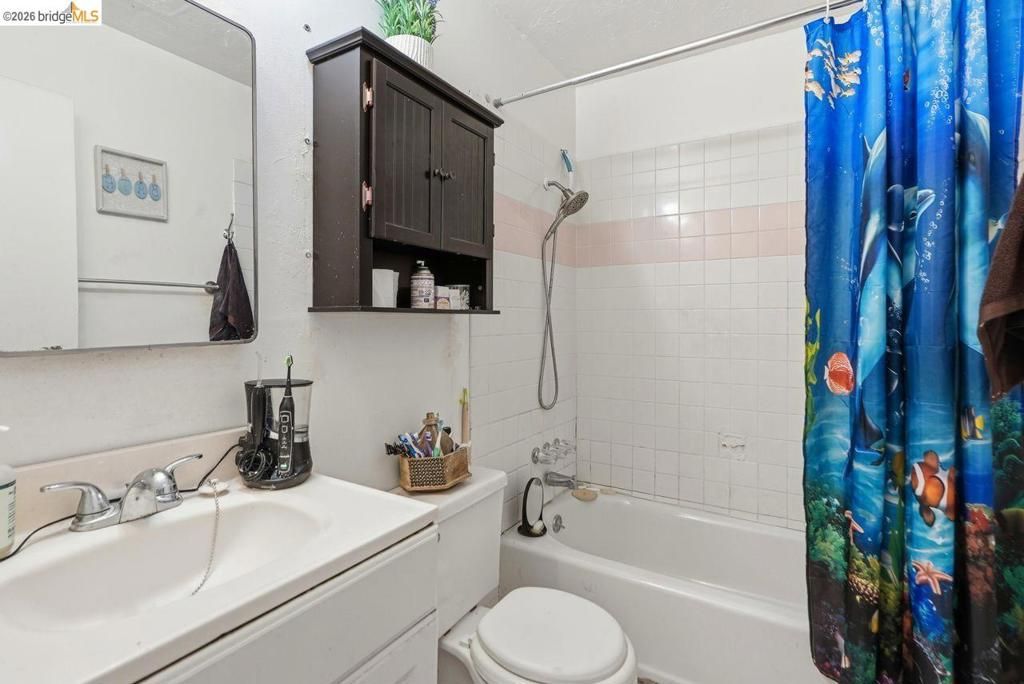 Image 52 of property listing at 933 41St St, Oakland, CA 94608