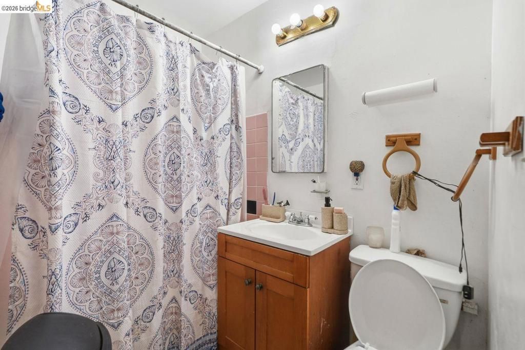Image 53 of property listing at 933 41St St, Oakland, CA 94608