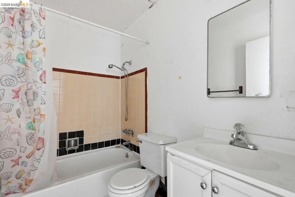 Image 54 of property listing at 933 41St St, Oakland, CA 94608