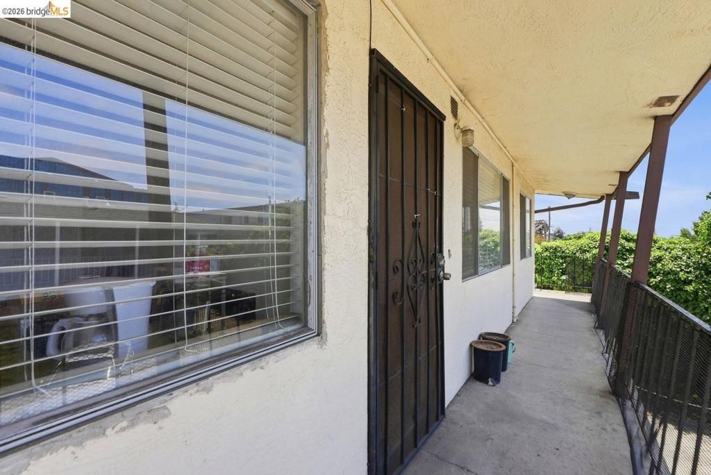 Image 55 of property listing at 933 41St St, Oakland, CA 94608