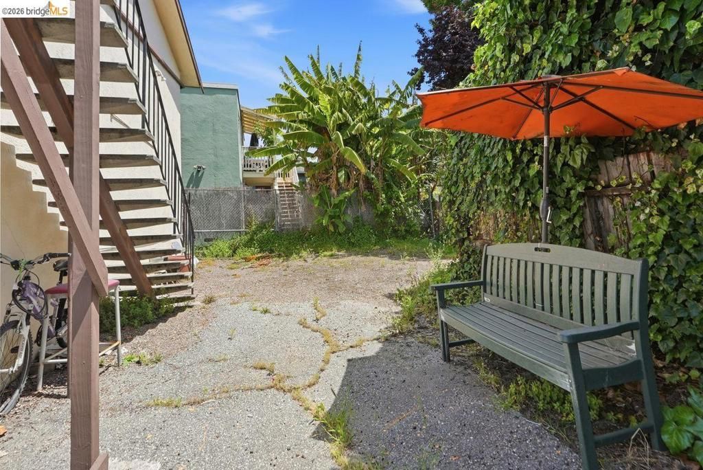 Image 56 of property listing at 933 41St St, Oakland, CA 94608