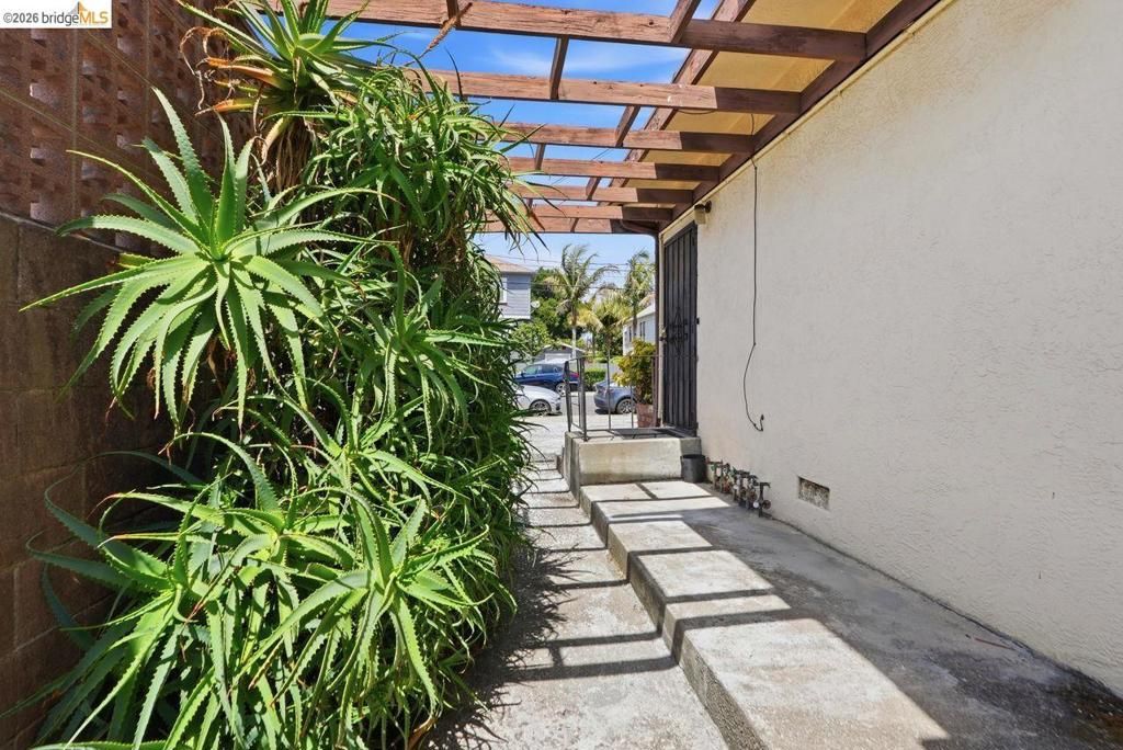 Image 58 of property listing at 933 41St St, Oakland, CA 94608