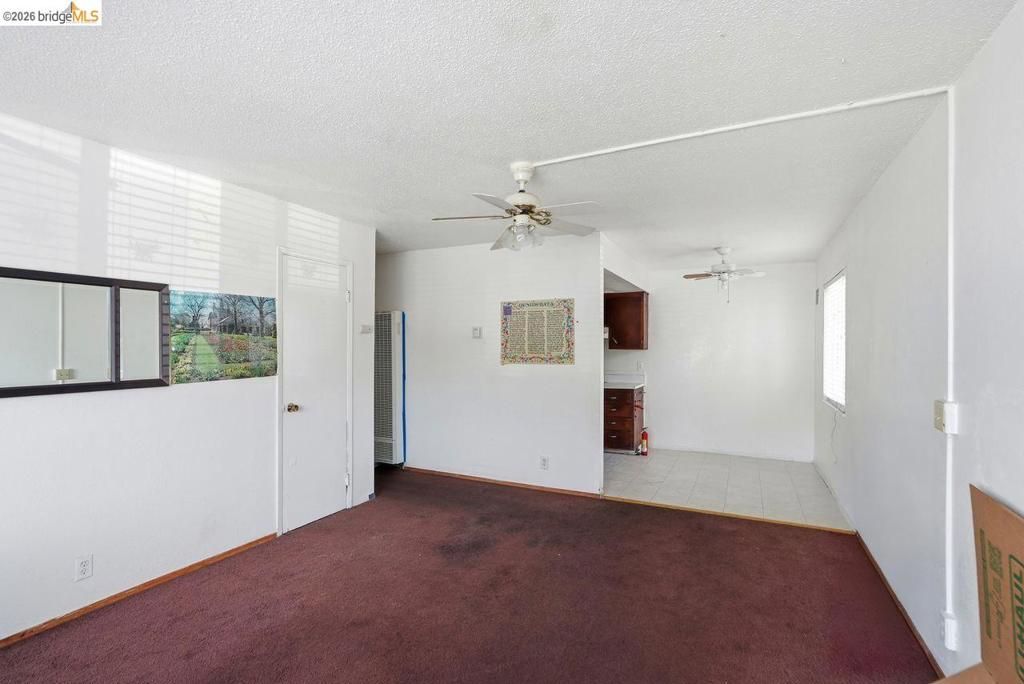 Image 6 of property listing at 933 41St St, Oakland, CA 94608