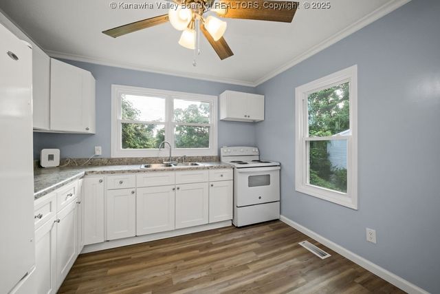 528 Medina Street, Charleston, WV 25302